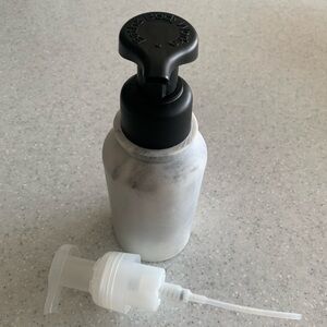 Bath and Body Works resin marbled foam soap pump